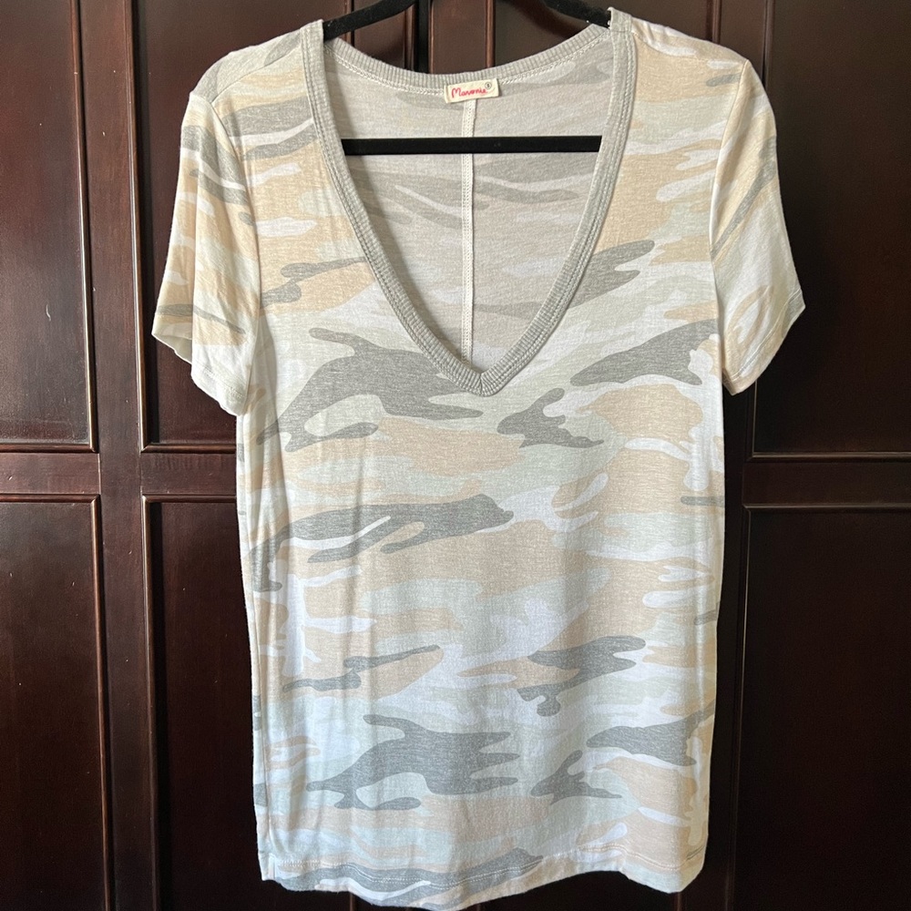 Maronie V-Neck Camo Tee - Color Tan, Cream & Gray Size Small